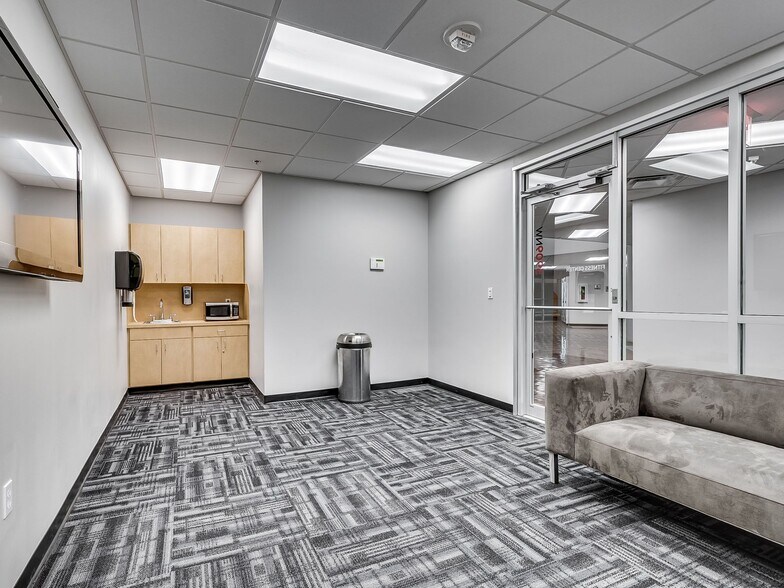 More Photos Of 5909 NW Expressway St, Oklahoma City Office For Lease