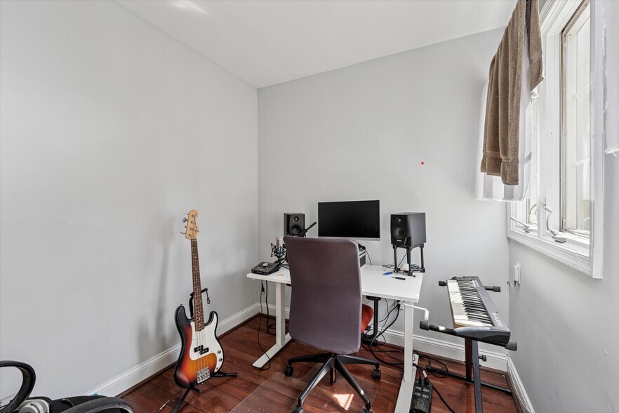 More Photos Of 903 S 13th St, Philadelphia Multifamily For Sale