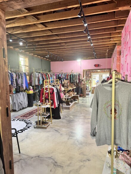 More Photos Of 106 N Main St, Granite Quarry General Retail For Lease