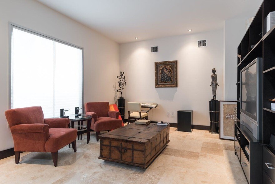 More Photos Of 18000 Groeschke Rd, Houston Airplane Hangar For Sale