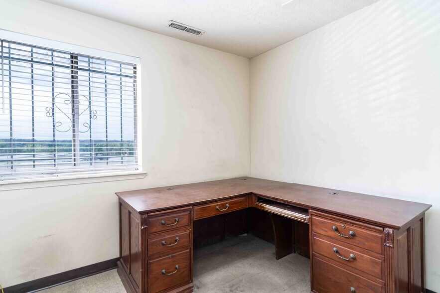 More Photos Of 7212 E Main St, Farmington Warehouse For Sale