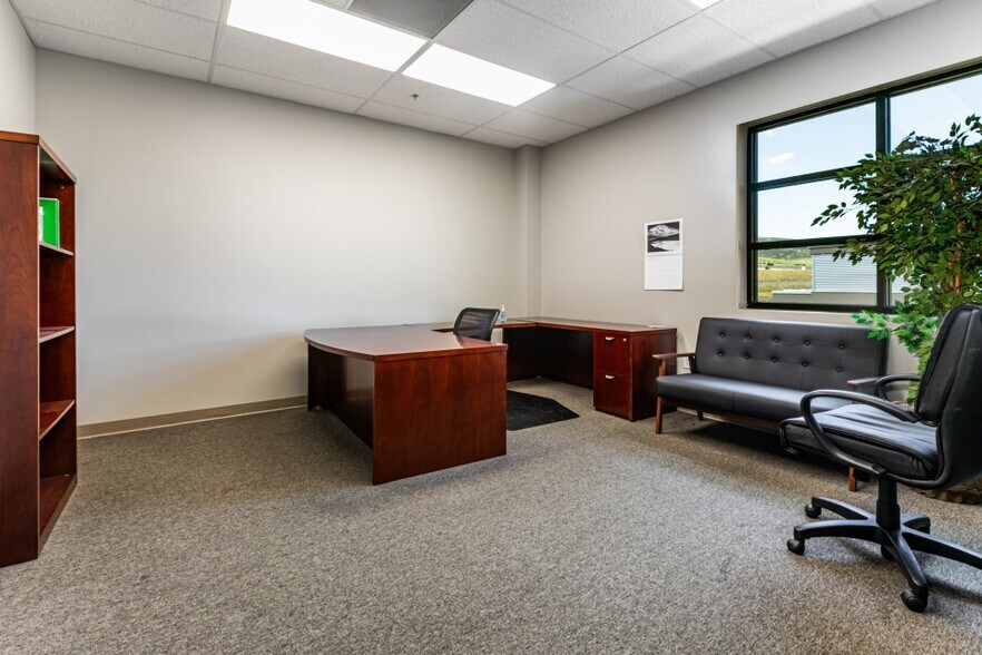 More Photos Of 4175 Forestdale Dr, Park City Loft Creative Space For Lease