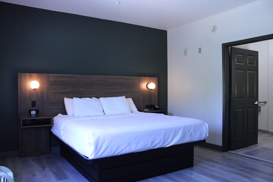 More Photos Of 104 N LHS Dr, Lumberton Hotel For Sale