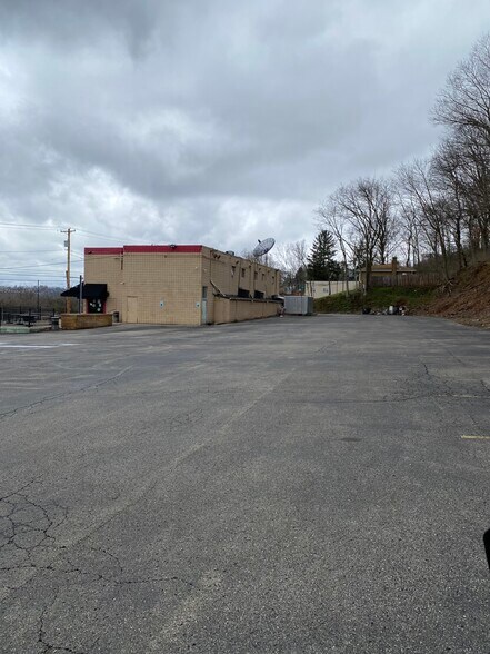 More Photos Of 2749 Noblestown Rd, Pittsburgh Restaurant For Lease