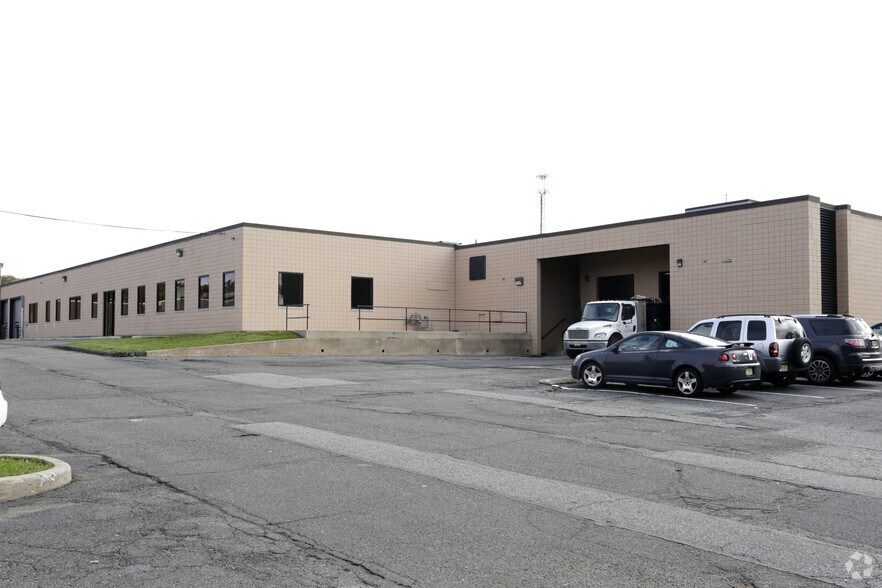 More Photos Of 70-82 McKee Dr, Mahwah Warehouse For Lease