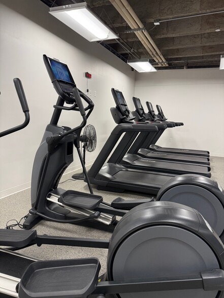 More Photos Of 3340 Perimeter Hill Dr, Nashville Office For Sale