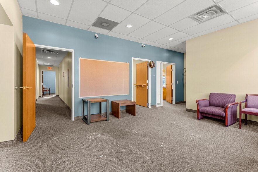 More Photos Of 35640 W Michigan Ave, Wayne Medical For Lease