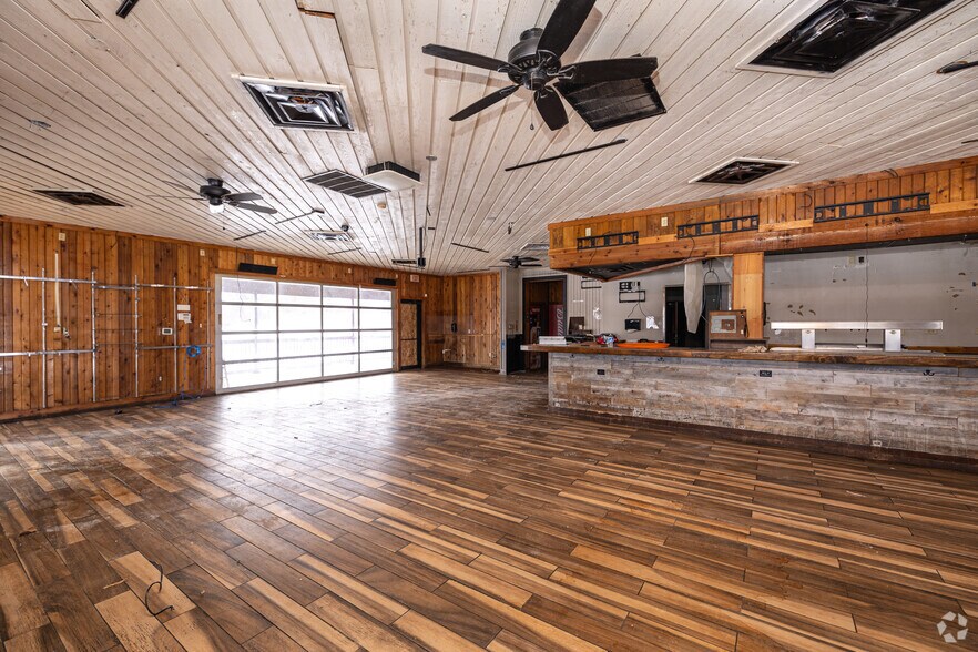 More Photos Of 3241 Horizon Dr, Springfield Restaurant For Sale
