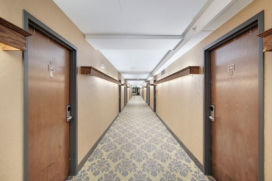 More Photos Of 604 N McEwan St, Clare Hotel For Sale