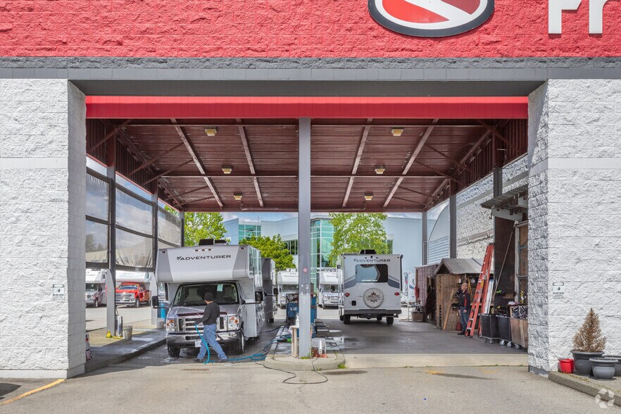 More Photos Of 747 Cliveden Pl, Delta Warehouse For Lease