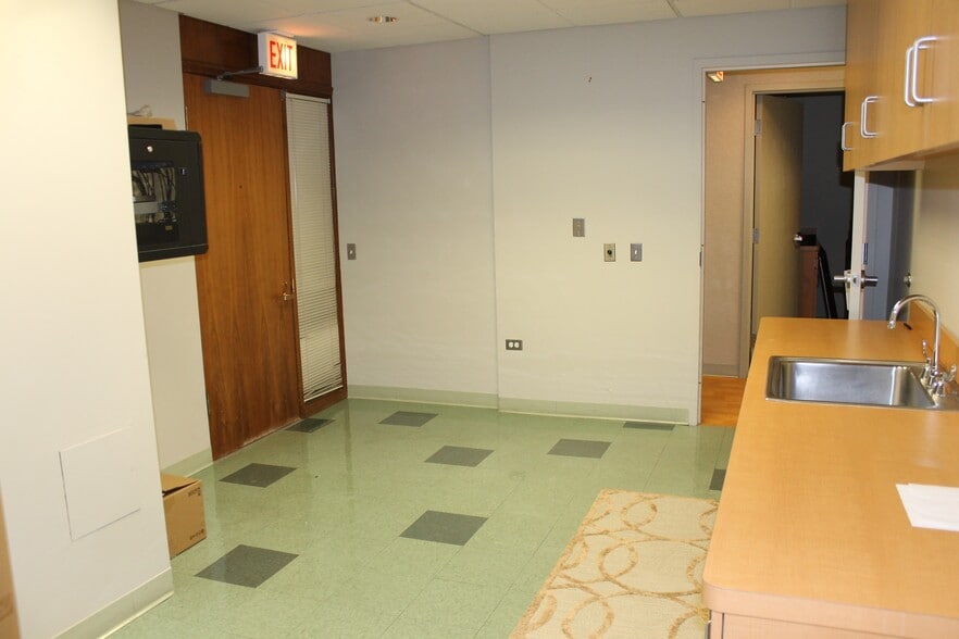 More Photos Of 50 E Washington St, Chicago Office For Sale