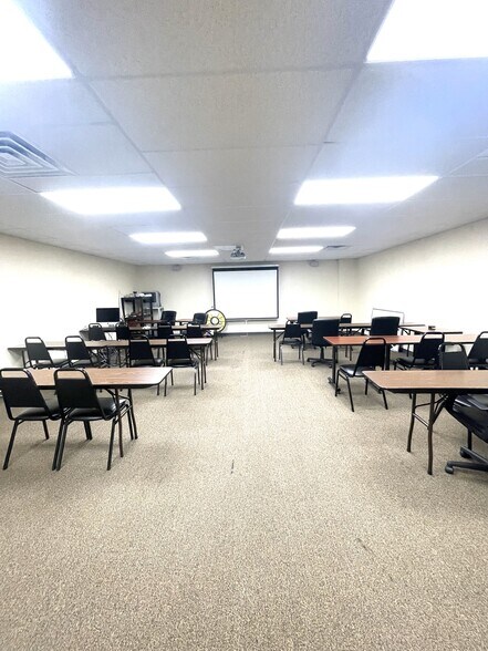 More Photos Of 2443 St Johns Bluff Rd S, Jacksonville Service For Sale