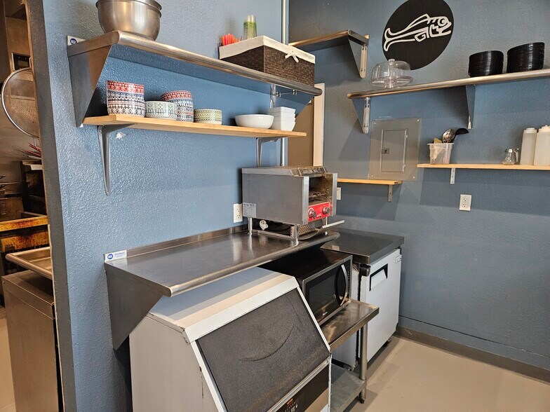 More Photos Of 620 E Sierra Ave, Portola Restaurant For Sale