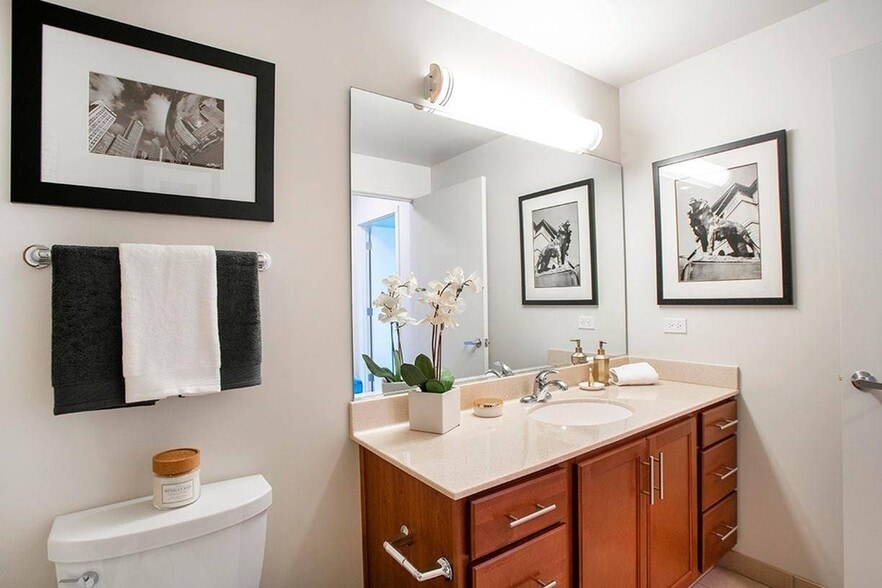 More Photos Of 555 W Kinzie St, Chicago Multifamily For Sale