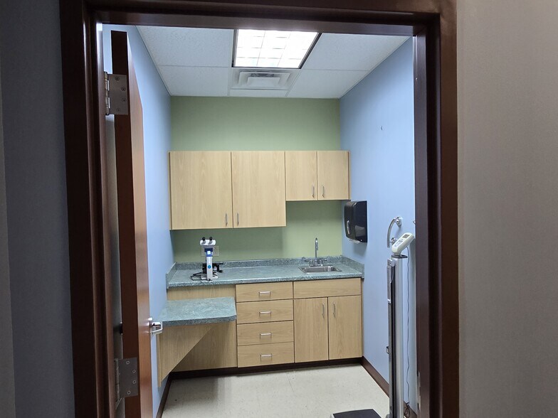 More Photos Of 1318 Euclid Ave, Bristol Freestanding For Lease