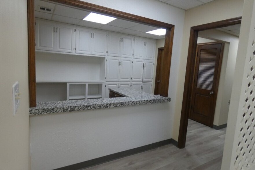 More Photos Of 2101 NW Ferris Ave, Lawton Office For Sale