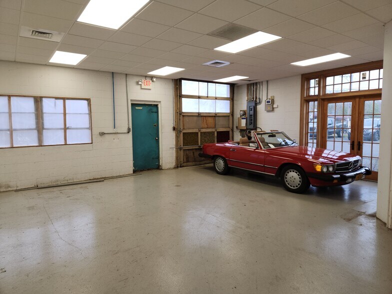More Photos Of 929 Route 28, Kingston Light Manufacturing For Sale