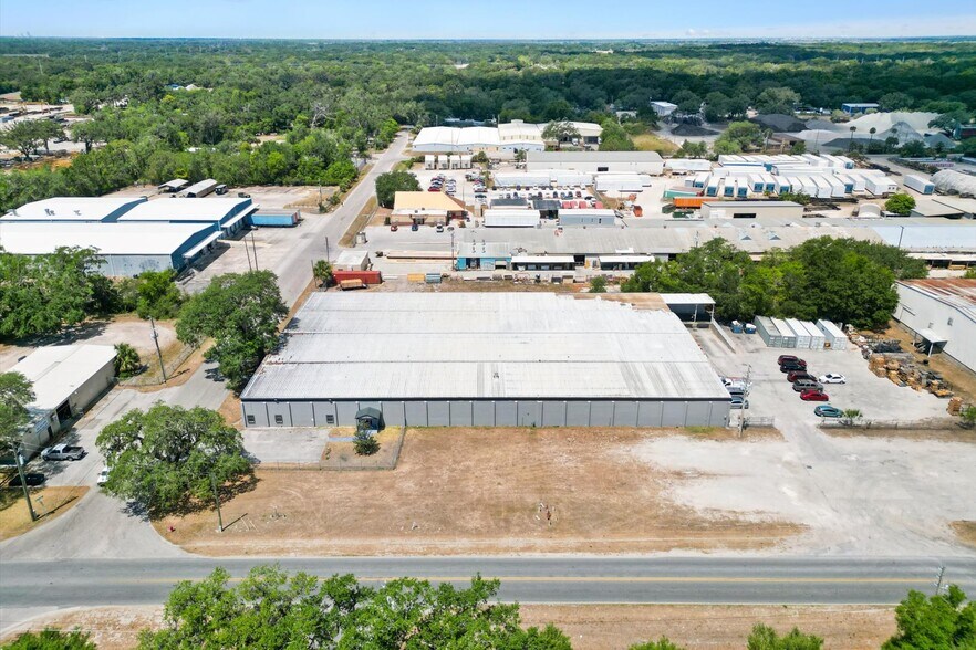 More Photos Of 1103 Thomas Ave, Leesburg Warehouse For Lease