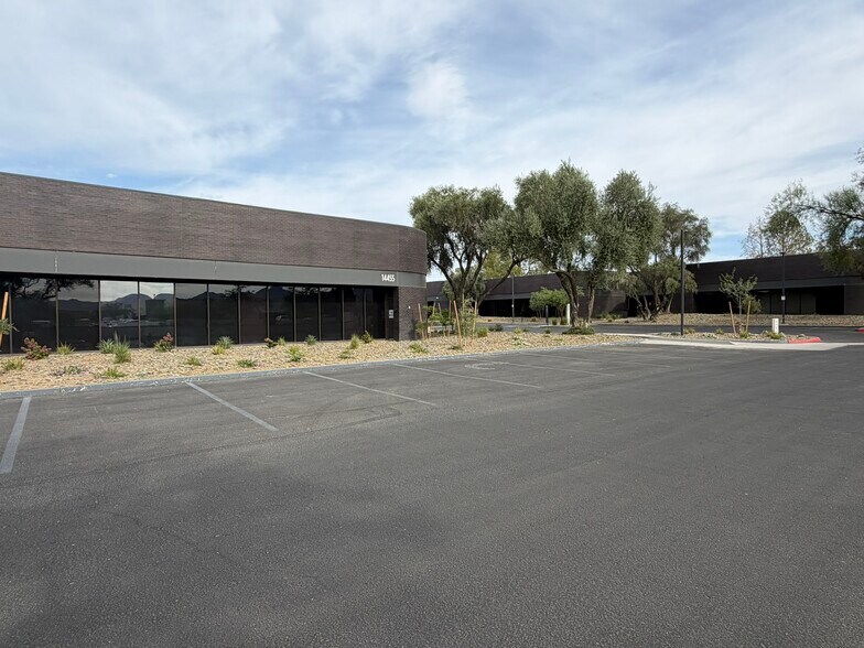 More Photos Of 14455 N Hayden Rd, Scottsdale Light Distribution For Sale