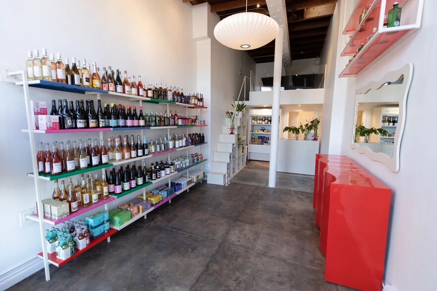 More Photos Of 1813-1827 Lincoln Blvd, Venice Storefront For Lease