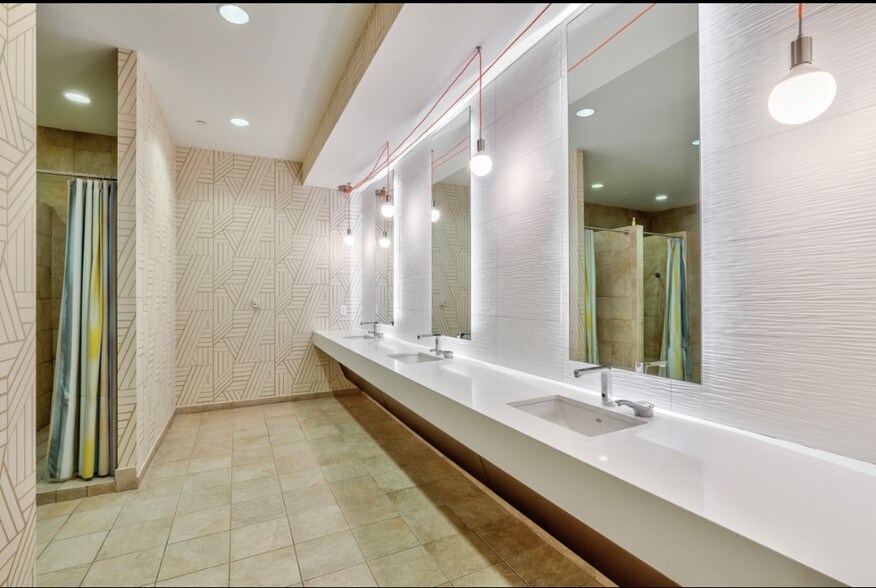 More Photos Of 300 E John Carpenter Fwy, Irving Office For Lease