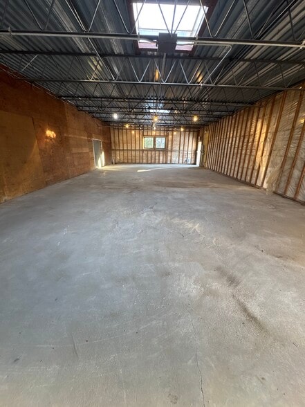 More Photos Of 32 Chichester Ave, Center Moriches Warehouse For Lease
