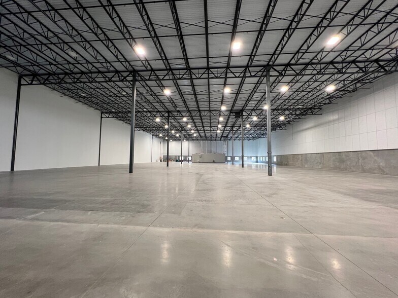 More Photos Of 110 Tradeport Dr, Windsor Distribution For Lease