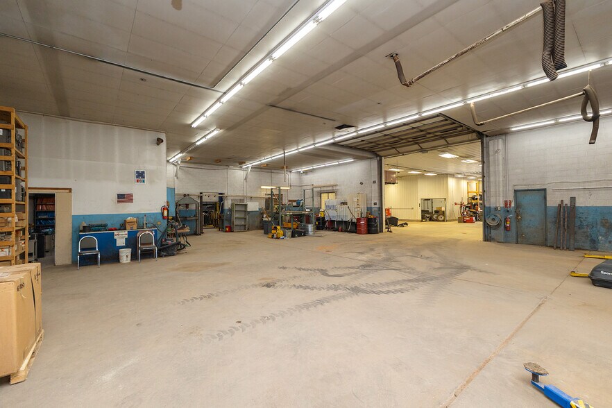 More Photos Of 890 N State Road 14, Harper Auto Dealership For Sale