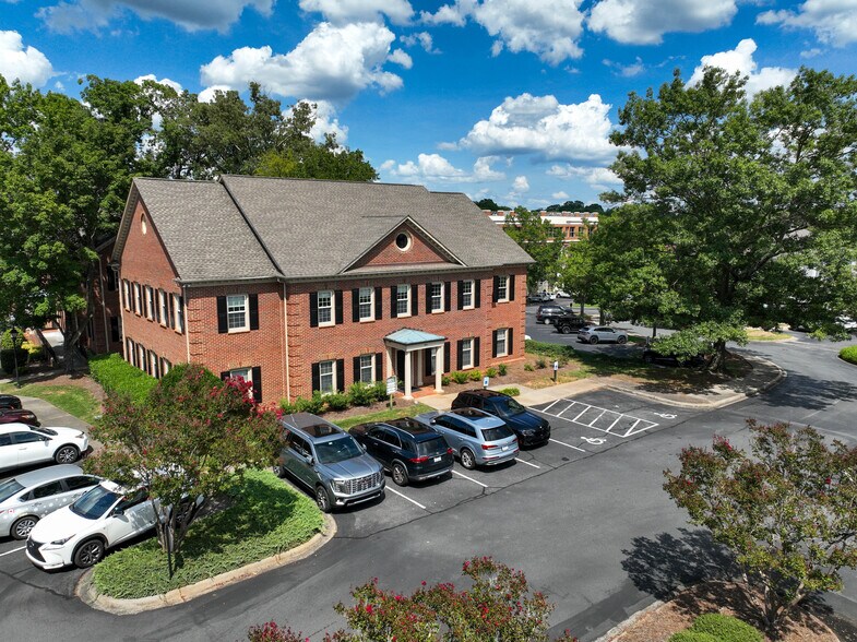 More Photos Of 6831 Fairview Rd, Charlotte Office For Sale