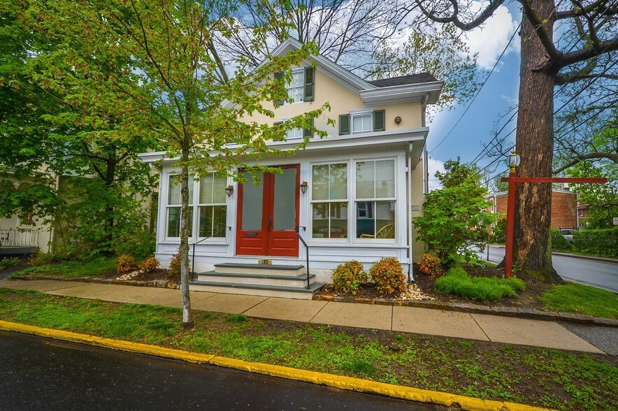 More Photos Of 69 E Oakland Ave, Doylestown Office For Sale