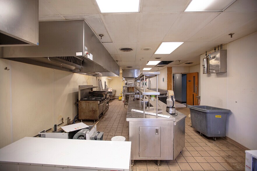 More Photos Of 600 S Main St, Elkhart Office For Lease