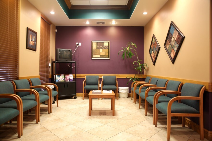 More Photos Of 14131 Metropolis Ave, Fort Myers Medical For Lease