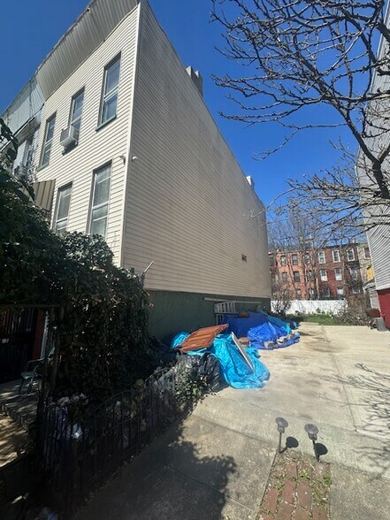 More Photos Of 35 Cornelia St, Brooklyn Land For Sale