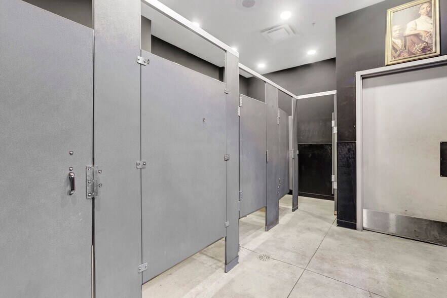 More Photos Of 122 S Howard Ave, Tampa Restaurant For Lease