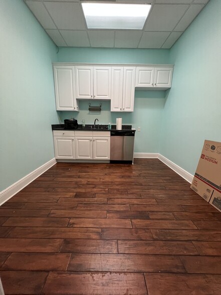 More Photos Of 1635 Farm Way, Middleburg Warehouse For Sale