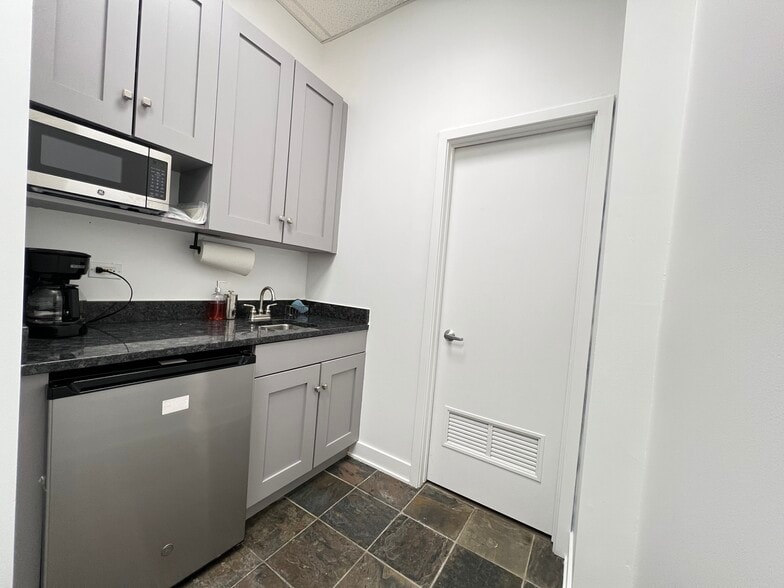 More Photos Of 1443 W Belmont Ave, Chicago Storefront Retail Office For Sale