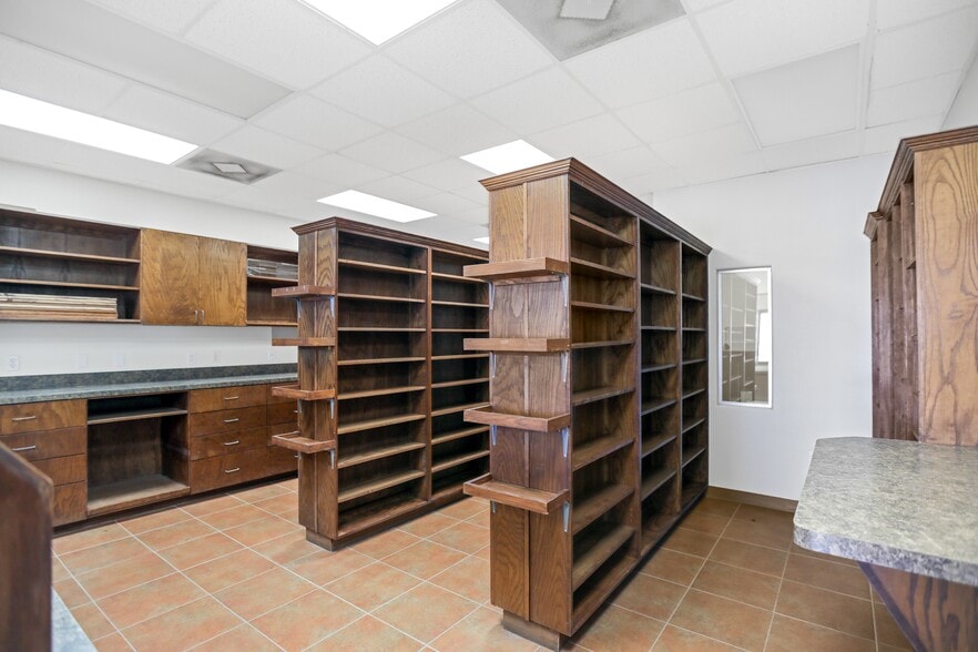 More Photos Of 802 E Expressway 83, La Joya General Retail For Sale