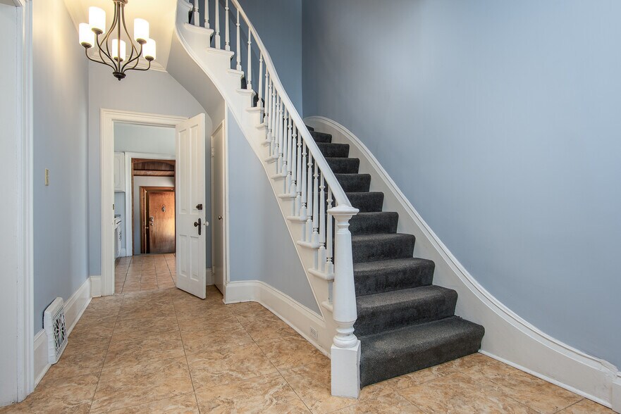 More Photos Of 109 College St, Kitchener Office For Sale