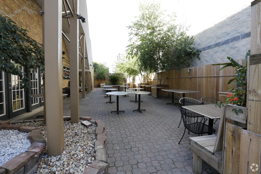 More Photos Of 1441-1445 W Fullerton Ave, Chicago Restaurant For Lease