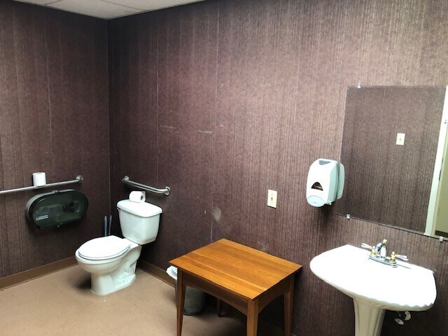 More Photos Of 6821 W 70th St, Shreveport Office For Sale