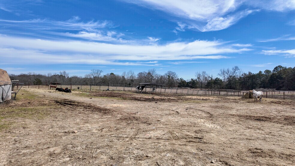 More Photos Of 99 Stacks Dr, Damascus Horse Stables For Sale