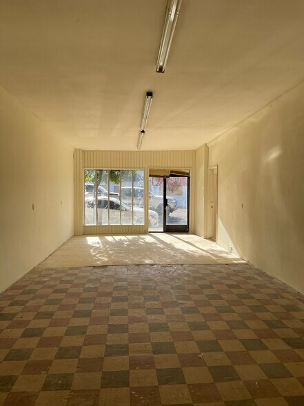 Primary Photo Of 7639 Foothill Blvd, Tujunga Storefront For Lease