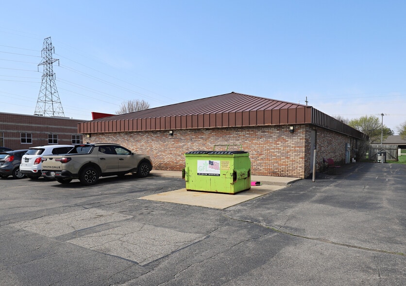 More Photos Of 2255 S Linden Rd, Flint Office For Sale