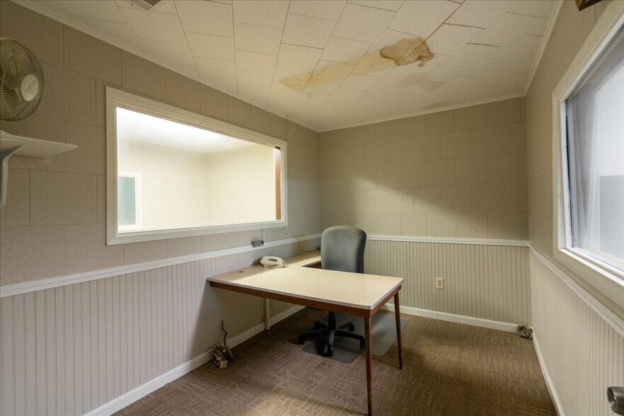 More Photos Of 5304 Meeks Dr, Orange Office For Sale