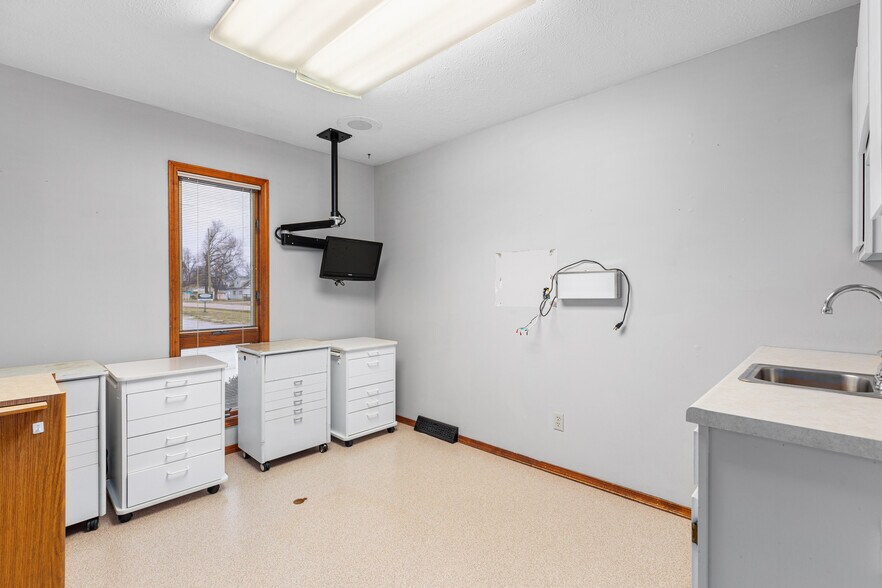 More Photos Of 709 Staunton Rd, Gillespie Office For Sale