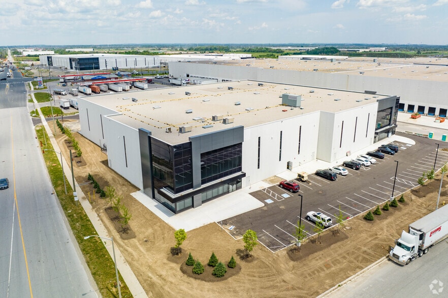 More Photos Of 8405 Huntington Rd, Vaughan Manufacturing For Lease