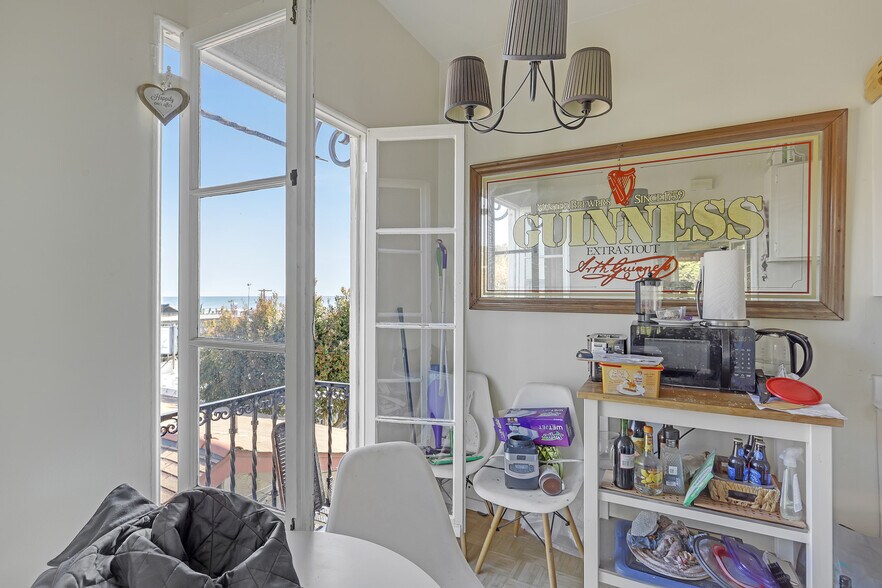 More Photos Of 153-157 W Channel Rd, Santa Monica Apartments For Sale