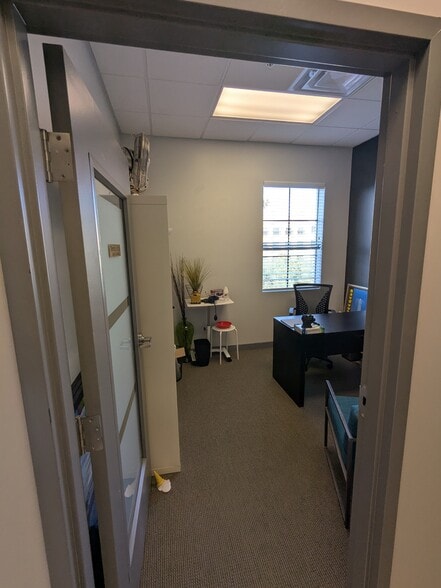 More Photos Of 7065 Westpointe Blvd, Orlando Medical For Sale