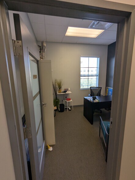 More Photos Of 7065 Westpointe Blvd, Orlando Loft Creative Space For Sale