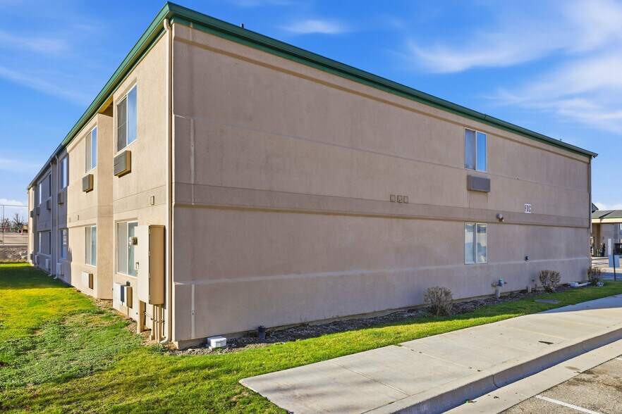 More Photos Of 1575 S Meridian Rd, Meridian Hotel For Sale